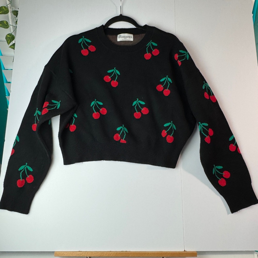 No‎ Boundaries Womens XXL Black Cherry Print Cropped Knit Sweater Pullover